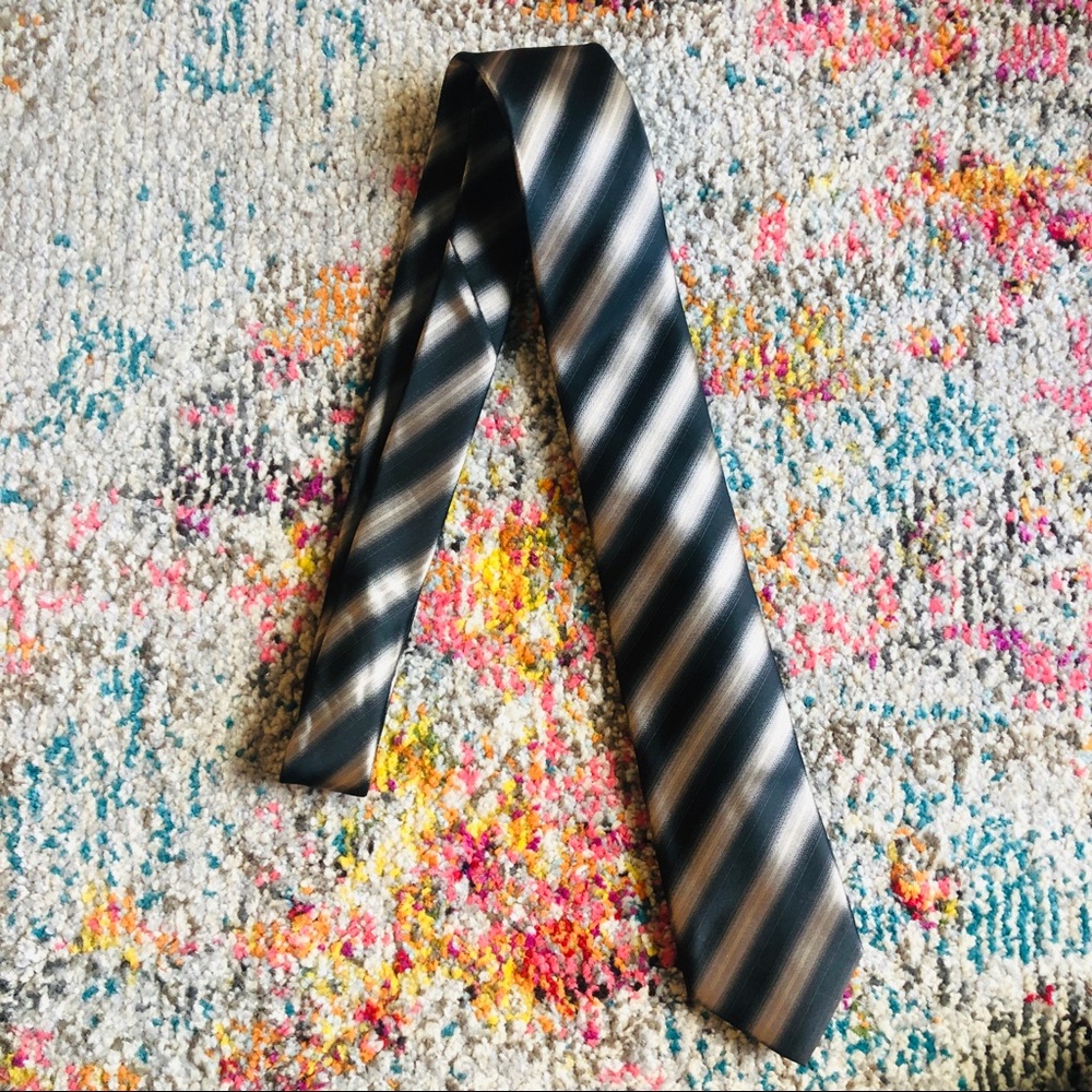 Van Heusen Black & Tan Striped Skinny Neck Tie